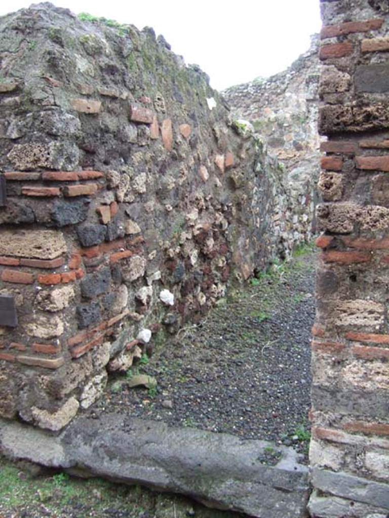 VII.13.13 Pompeii. December 2005. Entrance to lower dwelling. 