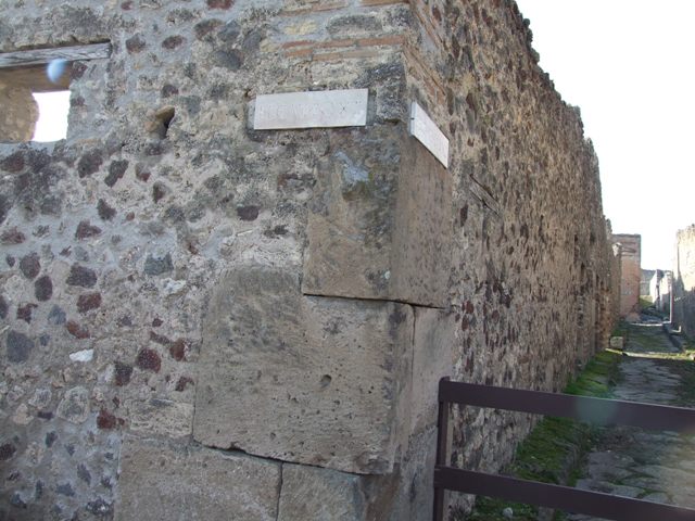 VII.13.14 Phallus carved in stone block at corner of Vico della Maschera and Vico degli Scheletri. 