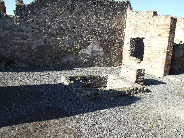 VII.14.15 Pompeii. December 2006. Looking north through tablinum to garden area, from atrium. According to Jashemski, the small garden was entered directly from the tablinum and had a garden painting on the rear wall. See Jashemski, W. F., 1993. The Gardens of Pompeii, Volume II: Appendices. New York: Caratzas. (p.198)
