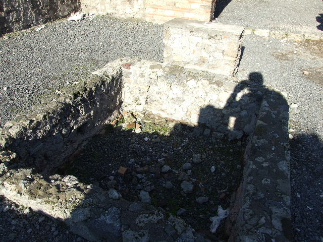 VII.14.15 Pompeii. December 2006. Doorway to cubiculum in north-west corner of garden area.