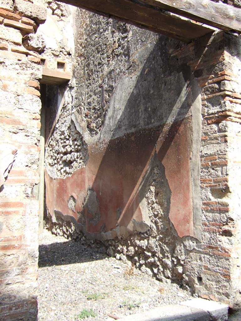 VII.15.5 Pompeii. September 2005. East side of entrance corridor.