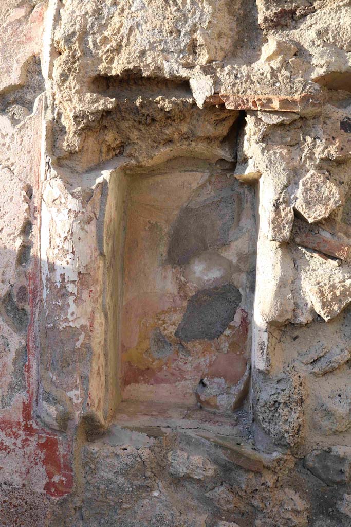 VII.15.5 Pompeii. December 2018. Detail of rectangular niche. Photo courtesy of Aude Durand.

