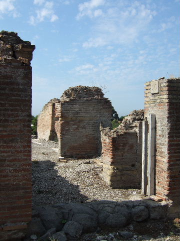 VII.16.16 Pompeii. September 2004. Entrance doorway from road.