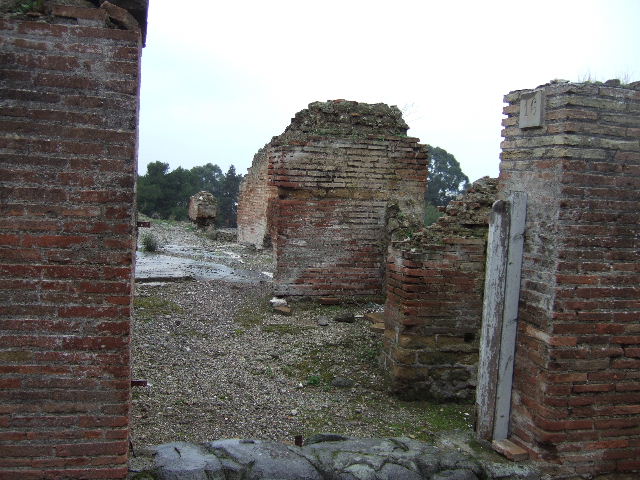 VII.16.16 Pompeii. September 2004. Room 3 looking west through doorway to the atrium of VII.16.15.