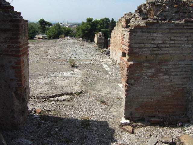 VII.16.16 Pompeii. December 2007. Looking north from room 4 towards the east end of rooms 15 and 16 on the lower level.