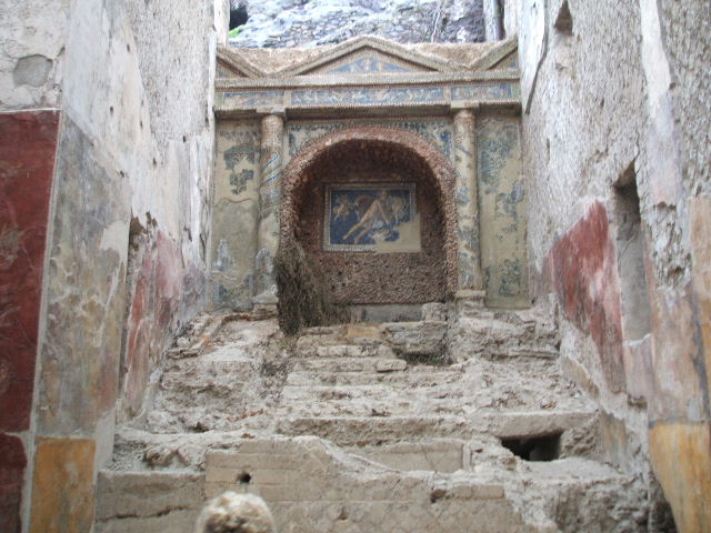 VII.16.a Pompeii. December 2006. Room 9, nymphaeum.  Cascade.