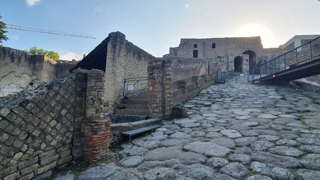 VII.16.a Pompeii. August 2021. Looking east from entrance to Suburban Baths, centre left, towards Porta Marina,
Foto Annette Haug, ERC Grant 681269 DÉCOR.

