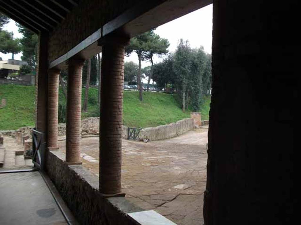 VII.16.a Pompeii. May 2010. Looking west across courtyard C, from corridor B.