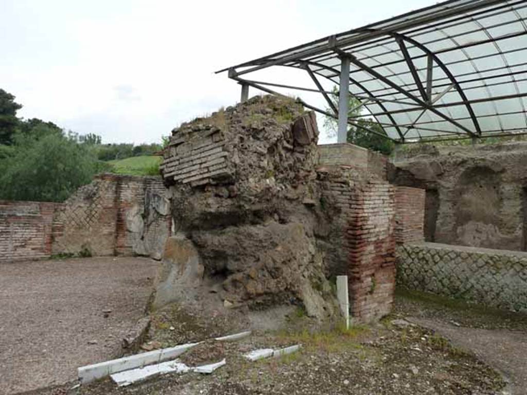 VII.16.a Pompeii. May 2010.  Room at the north end of courtyard c, with remains of large piece of debris from the eruption.