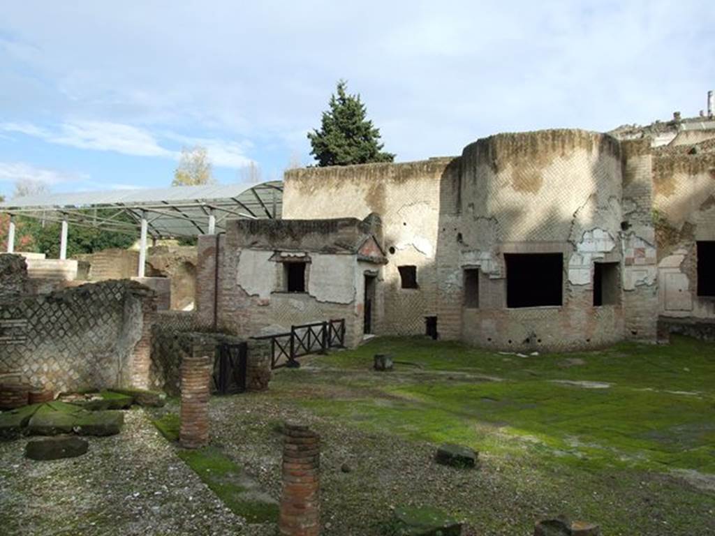 VII.16.a Pompeii. December 2006. Courtyard C, enclosed by two sided portico. Remains of columns of west portico.
