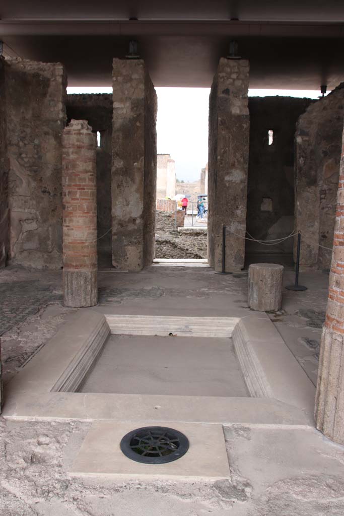 VIII.2.1 Pompeii. October 2020. Looking towards doorways on north side of atrium.
On the left, a cubiculum, in the centre – the entrance corridor, and on the right, another cubiculum.
Photo courtesy of Klaus Heese.
According to Pagano and Prisciandaro -
Of the rooms on either side of the entrance corridor, both had floors of black and white mosaic of triangles.
One (on the left) was decorated with panels showing landscapes on yellow plaster, the other, (on the right) with white plaster, had some simple panels.
Refs: PAH, I.2.74 and La Vega, p.159.
See Pagano, M. and Prisciandaro, R., 2006. Studio sulle provenienze degli oggetti rinvenuti negli scavi borbonici del regno di Napoli. Naples: 
Nicola Longobardi, p.93.

