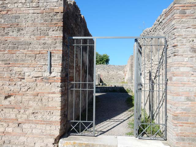 VIII.3.14 Pompeii. September 2005. Looking west across south side of atrium. On the left would be the oecus, ala, and then doorway to triclinium. According to Helbig, in the left ala would have been paintings of uncertain local deities (no.965), Busts (nos.557 and 1421f) and a wall painting of Perseus and Andromeda (no.1191)
See Helbig, W., 1868. Wandgemälde der vom Vesuv verschütteten Städte Campaniens. Leipzig: Breitkopf und Härtel. (nos.965,557, 1421f and 1191)
.