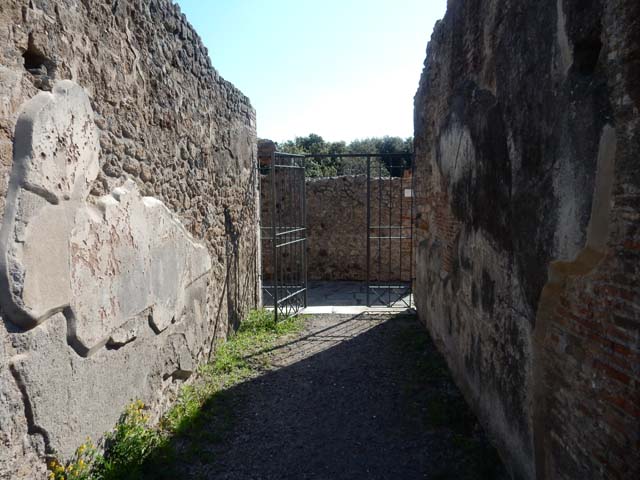 VIII.3.14 Pompeii. September 2005. Threshold or sill of doorway to triclinium.