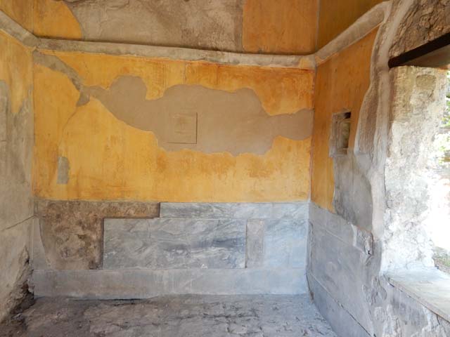 VIII.3.14 Pompeii. September 2011. Looking west to exterior wall in Vicolo dei 12 Dei, taken from VIII.2.10.