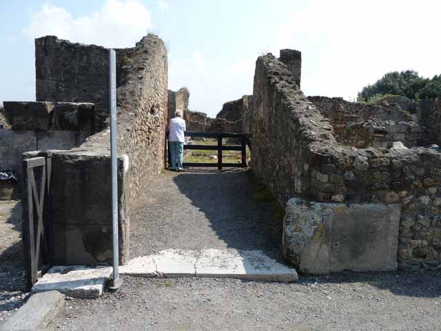 VIII.3.31 Pompeii. December 2004. North side of atrium.