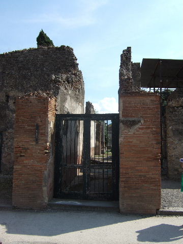 VIII.4.4 Pompeii. July 2011. Looking south through fauces, across atrium, through tablinum, to peristyle. Photo courtesy of Rick Bauer.