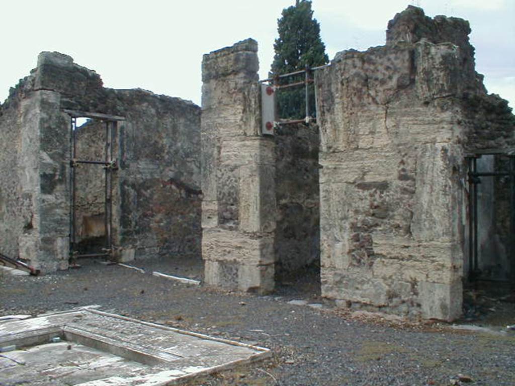 VIII.4.15 Pompeii. September 2004. Doorways to rooms 7, and rooms 8, 9 and 10 on west side of atrium.