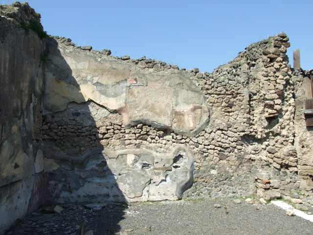 VIII.4.15 Pompeii. March 2009. Looking north along the west portico.