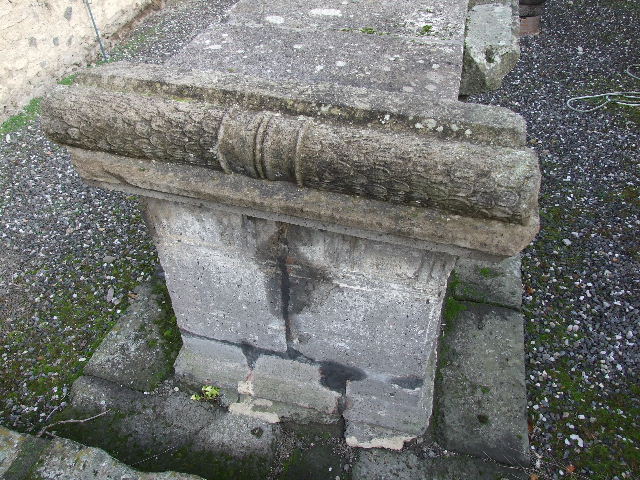 VIII.7.25 Pompeii. December 2006.   West side of the altar at the bottom of the steps.
