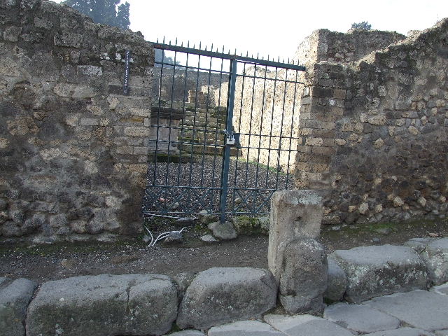 VIII.7.25 Pompeii. December 2006.  East side of Altar.