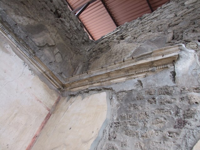 IX.1.20 Pompeii. December 2007. Room 2. Atrium. Tufa columns and basin.