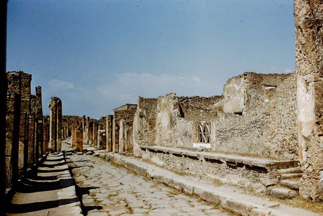 IX.1.20 Pompeii. December 2007. Room 1. Small lobby on east side of the fauces. A small door allowed entry when the house door was closed and which made an alcove when it was opened.