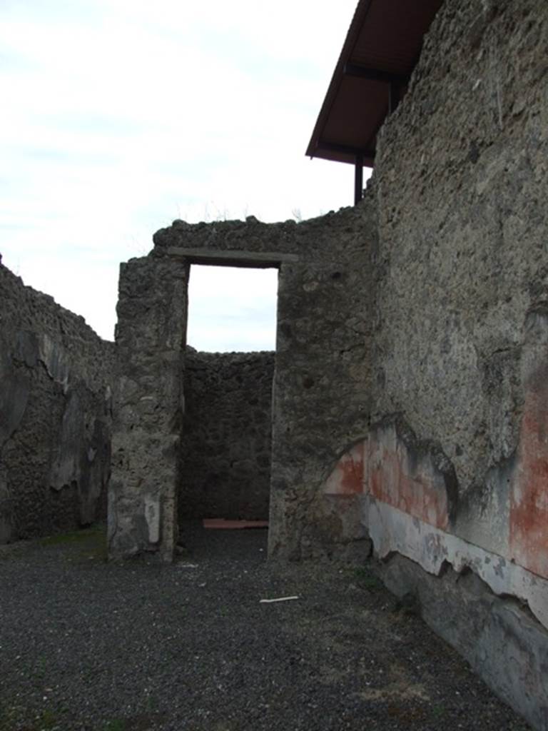 IX.1.22 Pompeii. December 2007.  Doorway to room 9, on west side of main entrance corridor.
