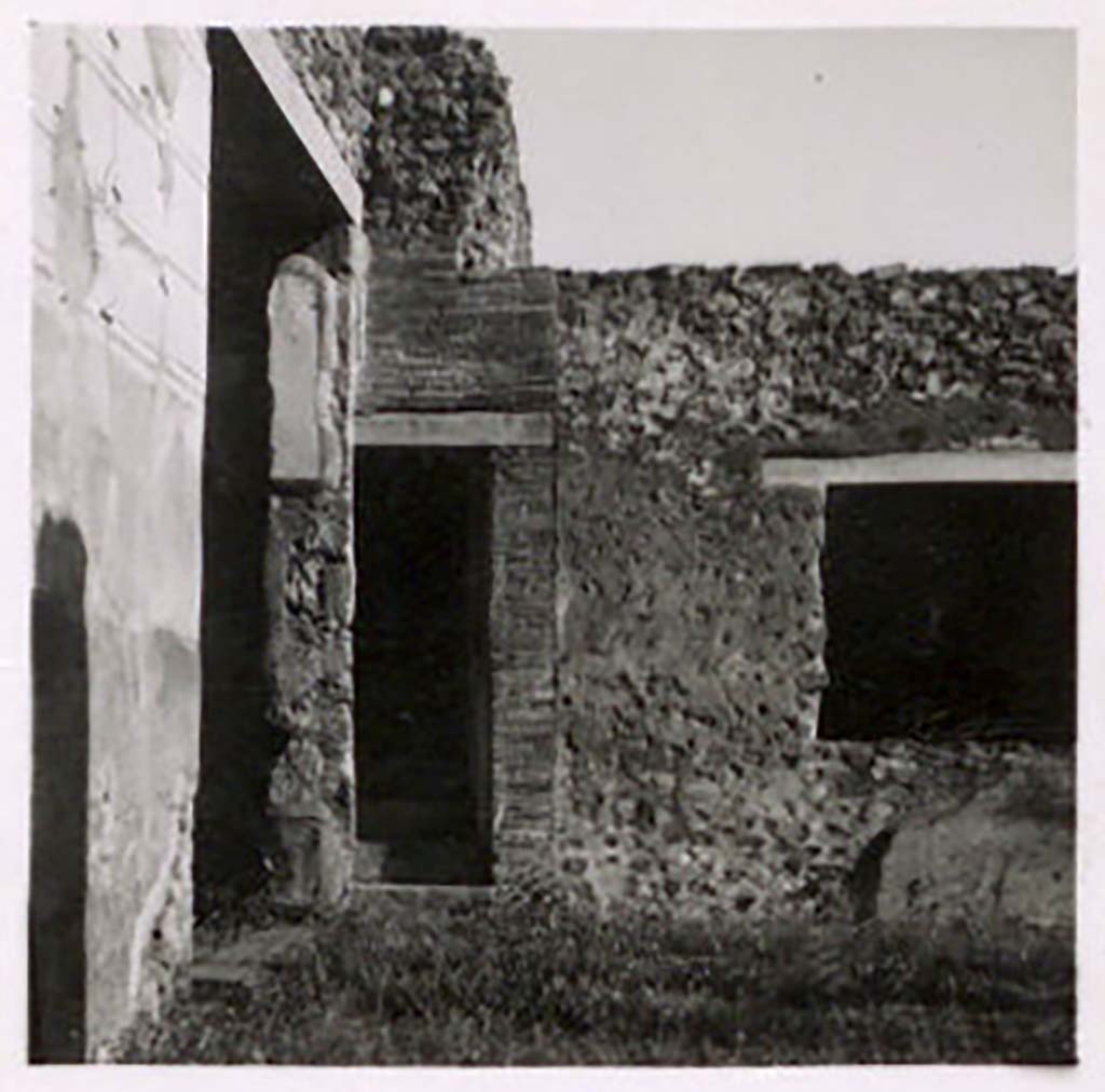 IX.1.22 Pompeii. Pre-1943. Photo by Tatiana Warscher.
North-east corner of second peristyle, with steps to upper floor, and window of room 28. 
See Warscher, T. Codex Topographicus Pompeianus, IX.1. (1943), Swedish Institute, Rome. (no.157), p. 274.
