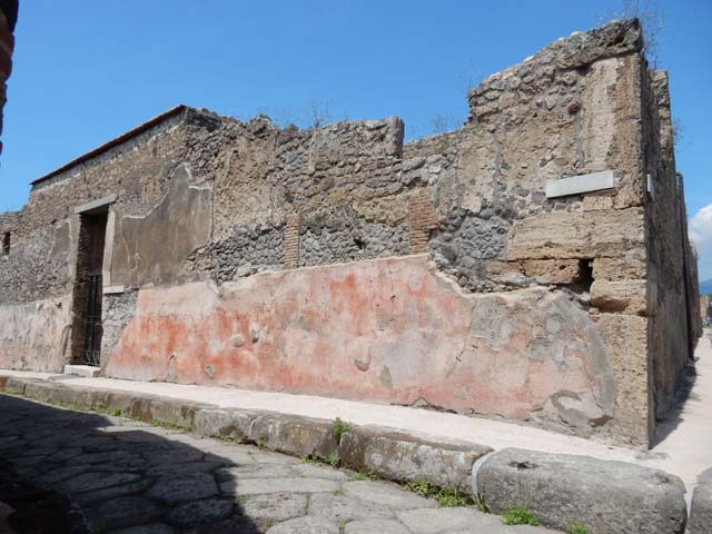 IX.2.16 Pompeii. April 1869. North wall of atrium. Drawing of the painting of Bellerophon before Proetus. See Giornale degli Scavi, NS1 1869 No 7, p. 155, Tav. VII,2.
