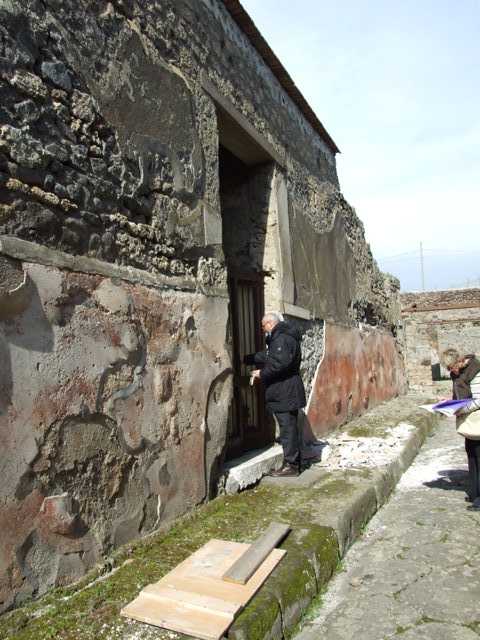 IX.2.16 Pompeii.  March 2009.  Small room or cupboard, leading to steps to upper floor in south east corner of Atrium.