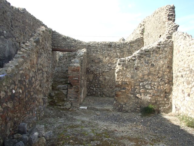 IX.3.16 Pompeii.  March 2009.  West side of workshop.