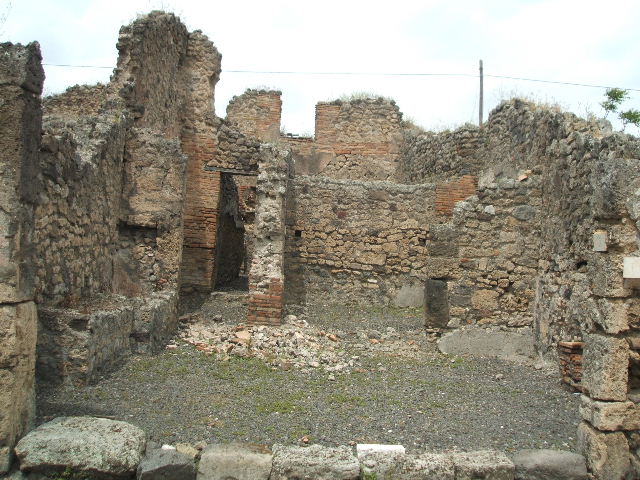 IX.3.17 Pompeii. March 2009. Altar on east wall of workshop.