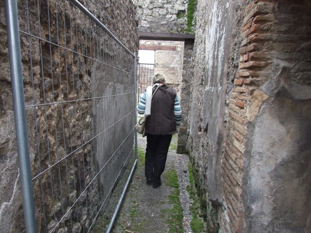 IX.3.19 Pompeii. December 2007. Room 11, north wall with window of triclinium on north-west side of corridor.