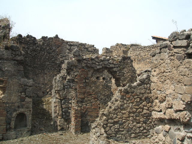 IX.6.8 Pompeii.  Looking north west across atrium.