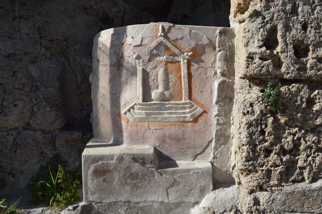 IX.7.2 Pompeii. March 2019. Furnace decorated with phallic emblems in stucco.
Foto Taylor Lauritsen, ERC Grant 681269 DCOR.
