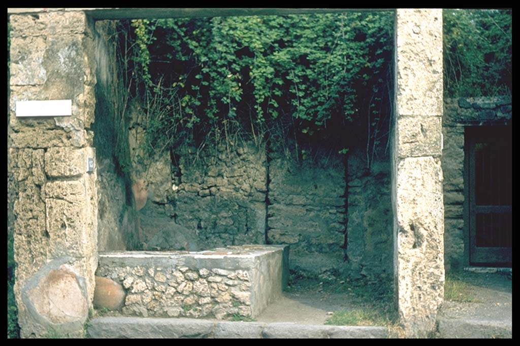 IX.7.13 Pompeii. Entrance on Via dell’Abbondanza. (NOTE: older style doorway and probable lack of stairs to Casina dell’Aquila, on right).
Photographed 1970-79 by Günther Einhorn, picture courtesy of his son Ralf Einhorn.
