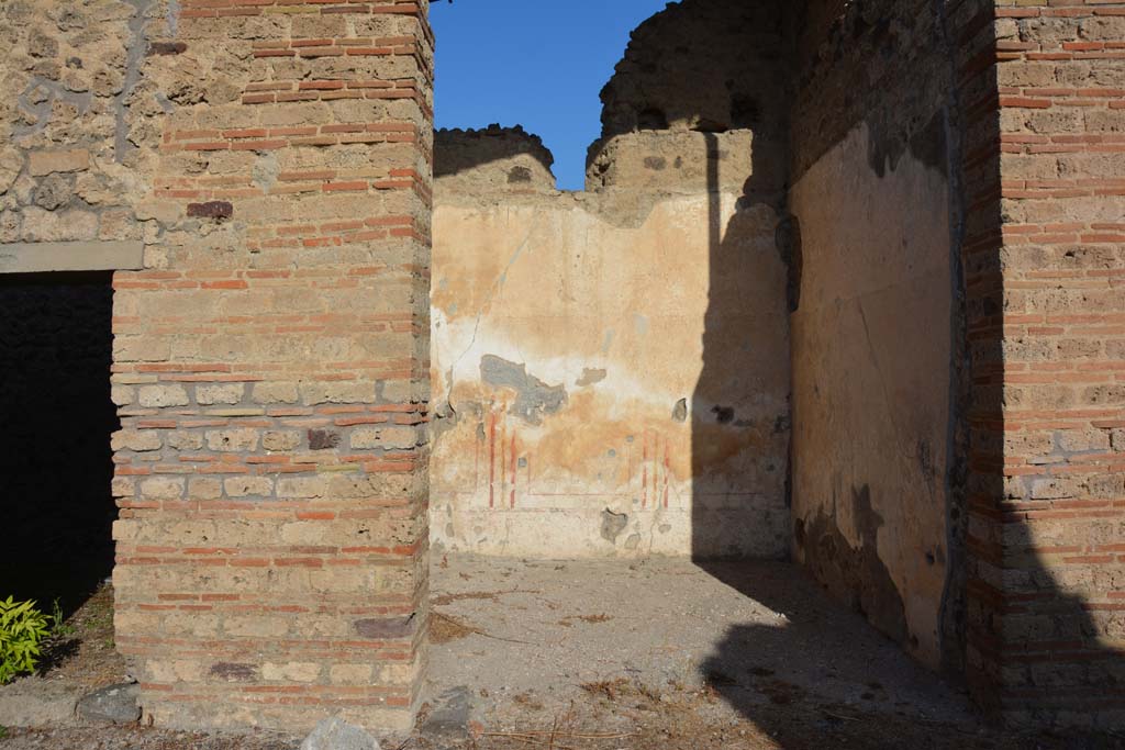 IX.7.20 Pompeii. October 2019. 
Looking towards north wall of atrium, with doorway to room (a) on left, and doorway to ala ( e), centre right.
Foto Annette Haug, ERC Grant 681269 DÉCOR.

