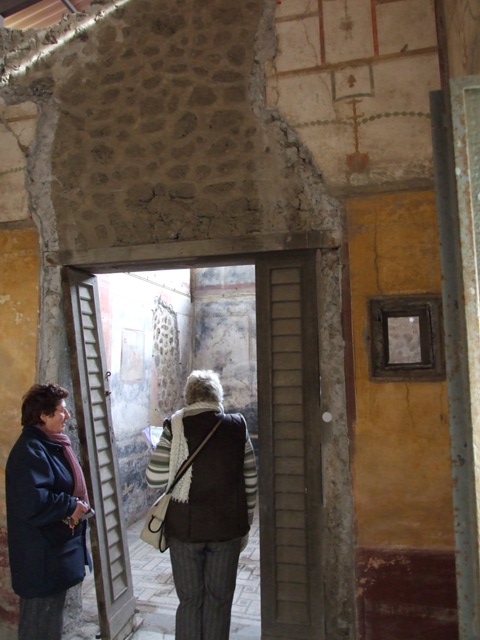 IX.8.6 Pompeii. March 2009. Room 33, Tepidarium. Looking south.