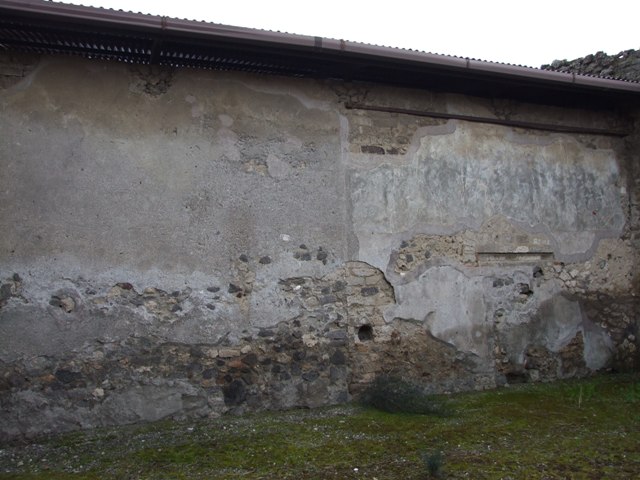 IX.8.6 Pompeii. December 2007. Room 38, triclinium, south wall. Wall painting of Iphigenia in Tauris. Iphigenia is on the right, Pylades on the left, and Orestes sitting in the middle.
See Bragantini, de Vos, Badoni, 1986. Pitture e Pavimenti di Pompei, Parte 3. Rome: ICCD. (p. 531). See Sogliano, A., 1879. Le pitture murali campane scoverte negli anni 1867-79. Napoli: Giannini. (No. 585).