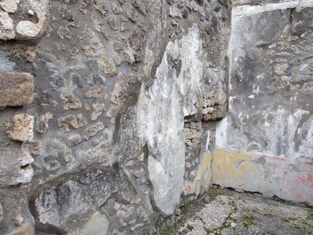 IX.8.6 Pompeii. December 2007. Room 40, south wall of cubiculum, east end. Painted medallion of architectural scene with people.
