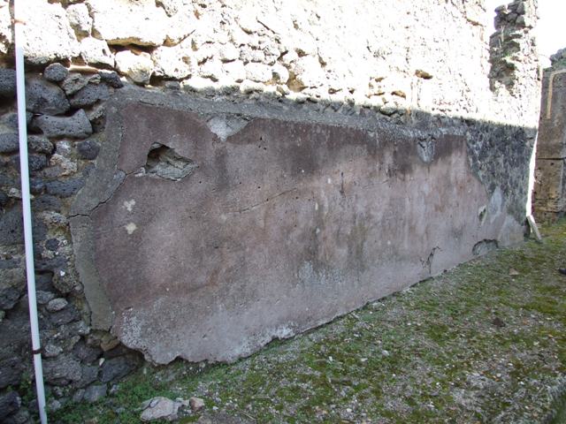 IX.9.c Pompeii. December 2005. Latrine with waste pipe from upper floor.