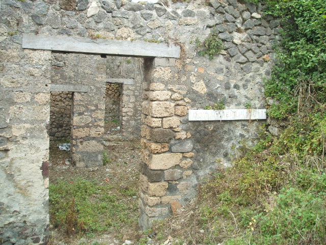 IX.9.g Pompeii. March 2009. Looking east across atrium, to doorway to kitchen (on left), and area of light yard, (behind the atrium on the right).