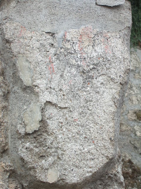 Pompeii. December 2007. Painting of Hercules on front wall between IX.11.7 and IX.11.8.  See Fr�hlich, T., 1991, Lararien und Fassadenbilder in den Vesuvst�dten.  Mainz: von Zabern.  (F68: p.337/8).

