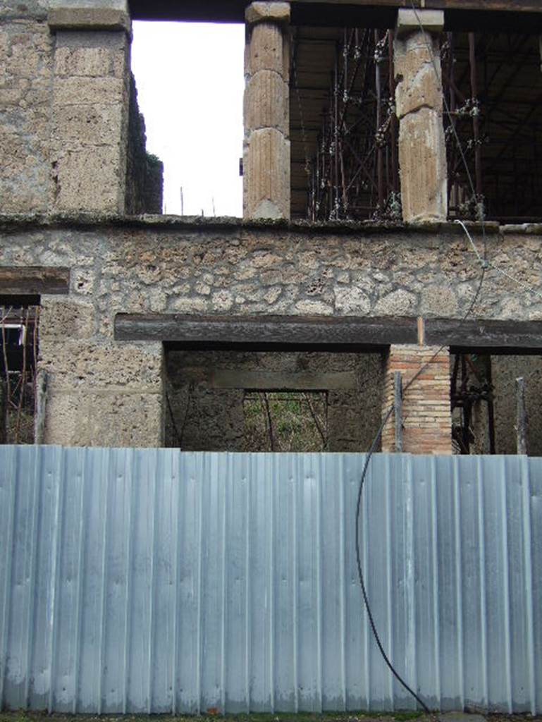 IX.12.3 Pompeii. December 2005. Entrance with columns above.