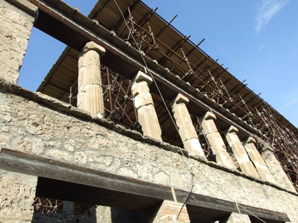 IX.12.3 Pompeii. December 2005. Upper floor showing columns