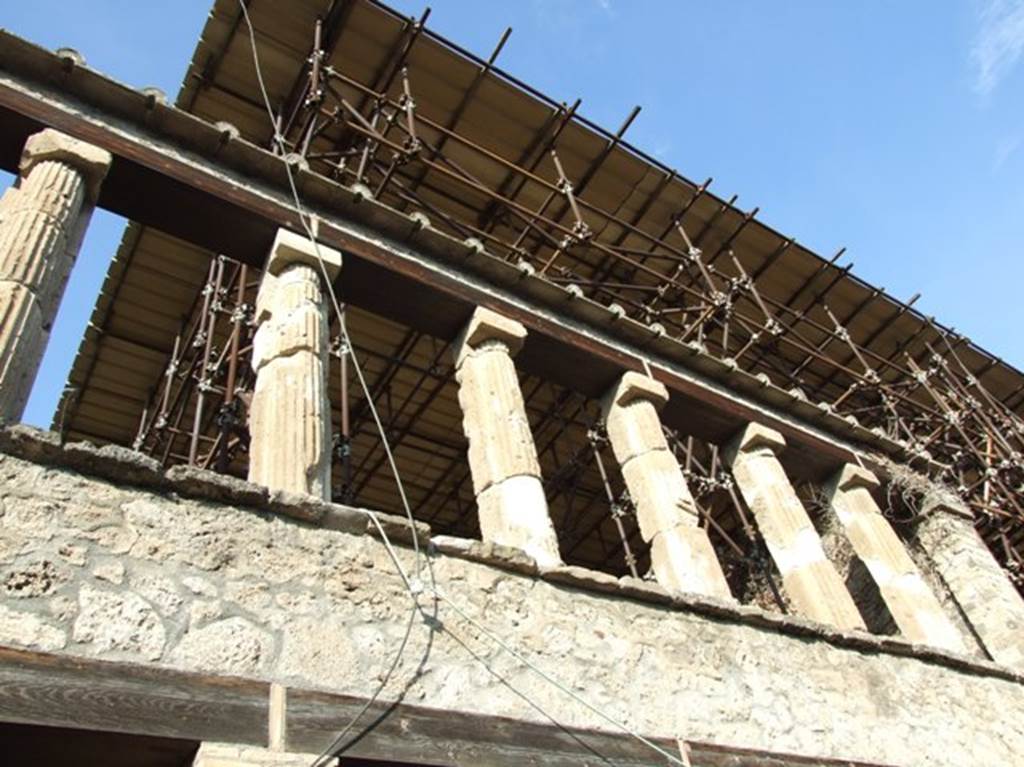 IX.12.3 Pompeii. December 2005. Upper floor showing columns