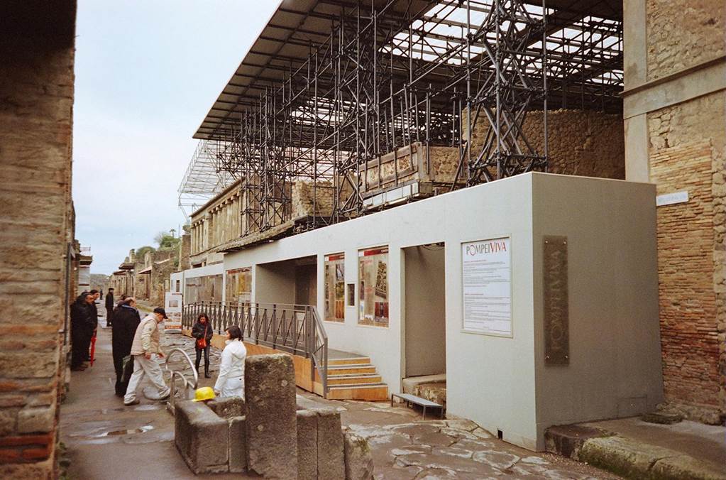 IX.12.7 Pompeii.  December 2006. Entrance.