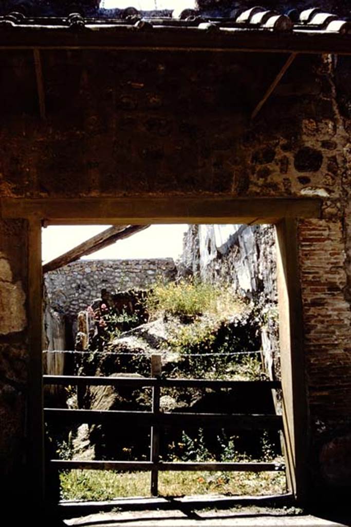 IX.12.7 Pompeii. 1961. Looking north through entrance doorway. Photo by Stanley A. Jashemski.
Source: The Wilhelmina and Stanley A. Jashemski archive in the University of Maryland Library, Special Collections (See collection page) and made available under the Creative Commons Attribution-Non Commercial License v.4. See Licence and use details.
J61f0232
