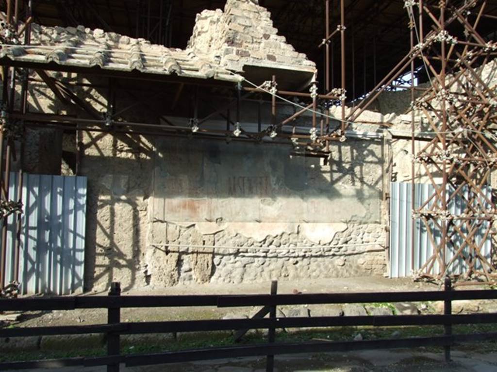 IX.12.7 Pompeii. December 2007. Graffiti between IX.12.6 and IX.12.7