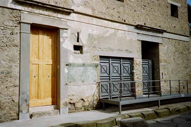 IX.13.3 Pompeii. December 2005. Entrance.